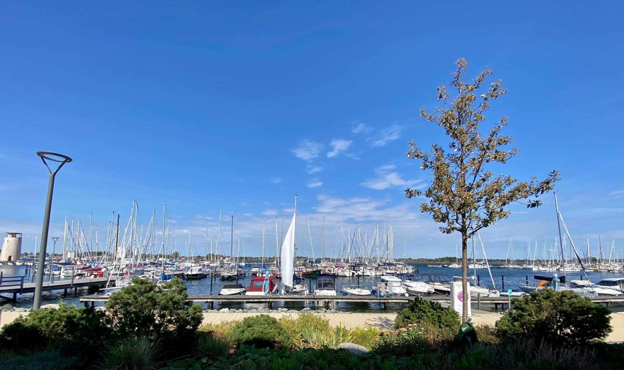 Hausboot Fehmarn Hotel Exterior photo