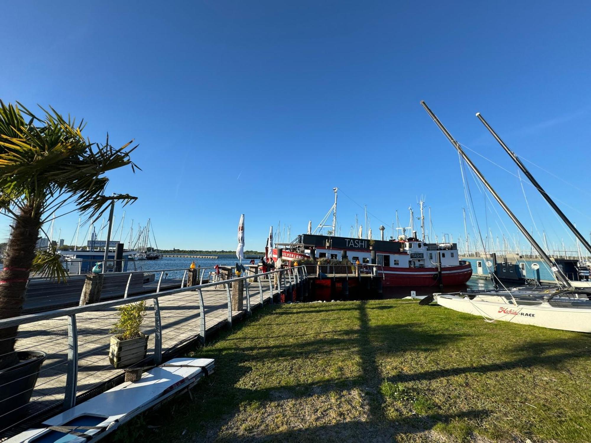 Hausboot Fehmarn Hotel Exterior photo