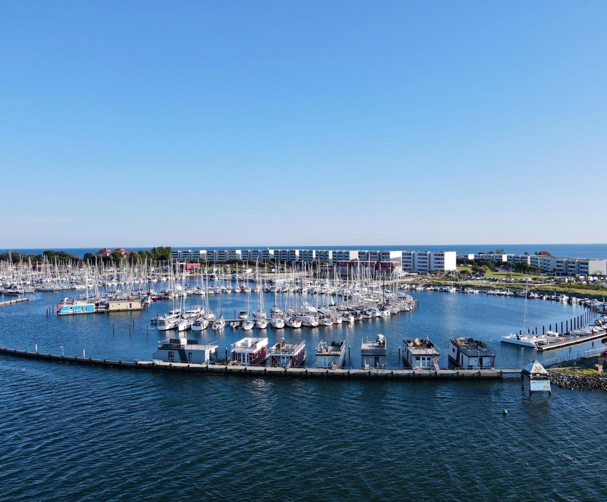 Hausboot Fehmarn Hotel Exterior photo
