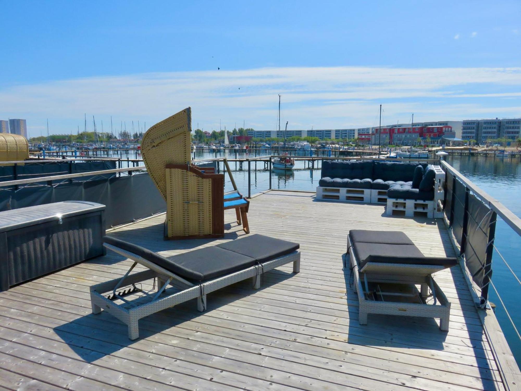 Hausboot Fehmarn Hotel Exterior photo